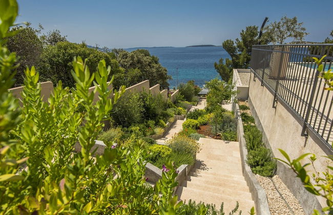 Villa in Cres With Sea Views & Pool - Foto 27