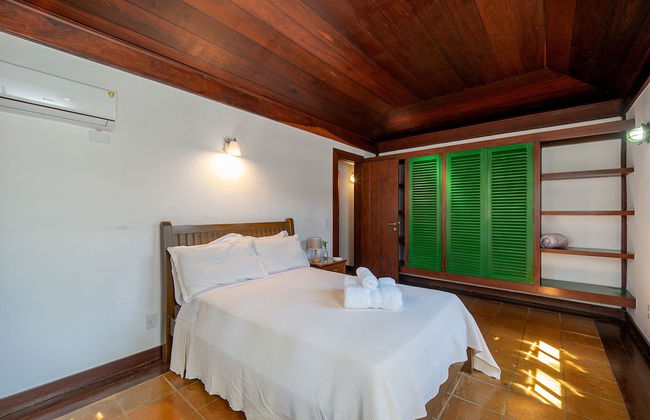 Casa com Cinco Quartos Pé na Areia - Foto 5