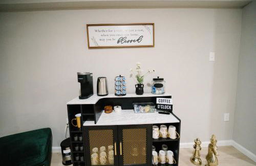 Spacious 5BR 3BA Free Parking Minutes to DC with Pool - Foto 61