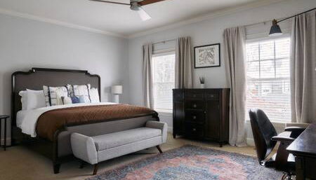 Modern Home next to Vanderbilt Campus with Parking, Screened Porch & Workspace, Walk to Hillsboro Village, Fido & Pancake Pantry, Minutes to Music Row, 12 South & Broadway, Perfect for Families, Friends & University Visits - Foto 3