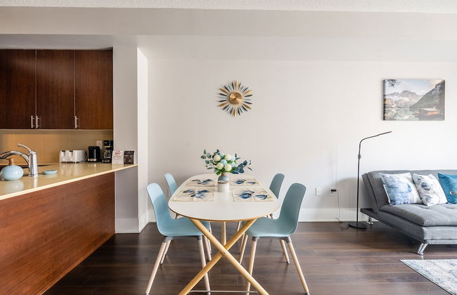 Beautiful Condos In the Heart of Downtown - Foto 26