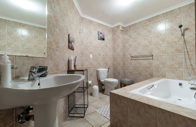 Beachfront Villa Sea Breeze, Hout Bay, Cape Town - Photo 33