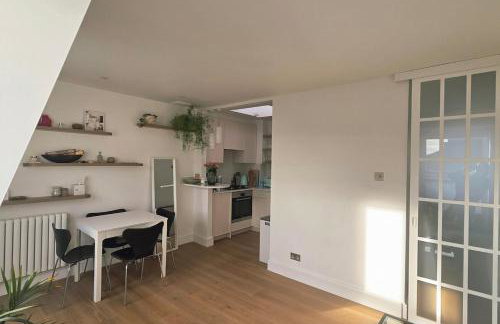 Fantastic 1-bed Notting Hill flat with balcony and stunning views - Foto 6