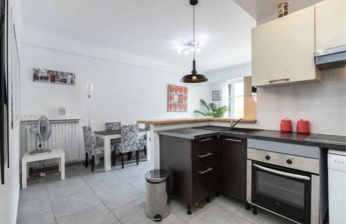 Beautiful & spacious 2 bed Apt near Nice Center - Photo 9