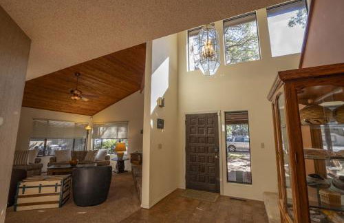 3BR Flagstaff Escape with Deck and Pine Views - Foto 8