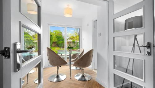 Stylish Four Bedroom House - Garden - Parking - Great Barr 110F - Foto 3