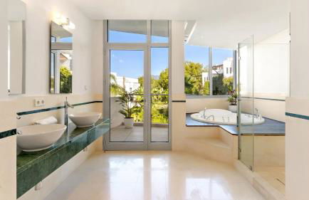 VACATION MARBELLA I Villa Finesse, Luxury Villa, Golden Mile, Swimming-pools, Sauna, Spa, Gym, Minutes from Golfs and Beaches - Foto 12