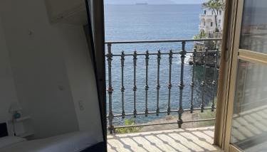 Casa Parthenope, a window on the sea - Photo 5