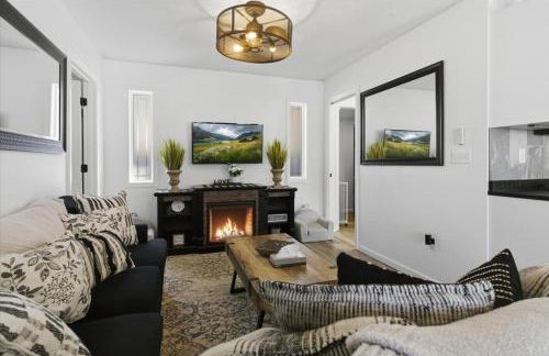 Lakefront w/ Private Dock, 2 Slips, Swim Mat, Firepit, & Covered Patio 44mm - Foto 8