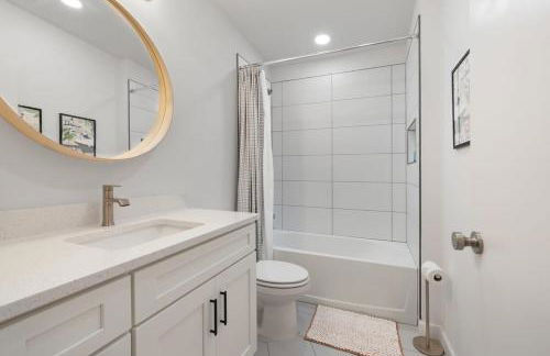 The Peaceful Puffin - New Modern 5 min to Town - Foto 20