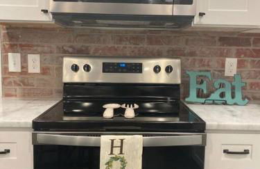 Cozy 2-bedroom Farmhouse with parking on premise - Foto 4