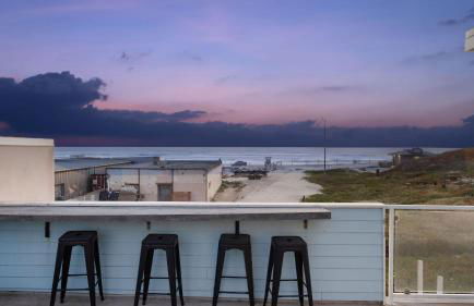 Oceanfront 2BR Rooftop Deck Beach Access Strand Way B - Photo 2