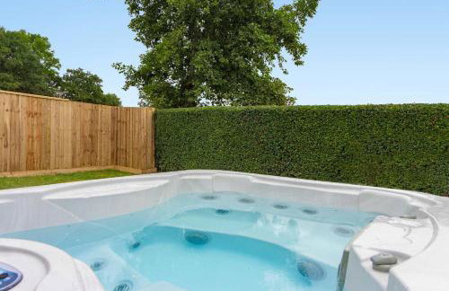 Tor Cottage -No Commercial Sign written Vehicles, Private Hot Tub , 2 Dogs Max,Fishing Nearby & Communal Swimming Pool ,Pool open April to September - Foto 25