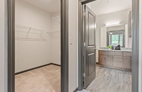 3BR King Bed Balcony North Raleigh - Foto 34