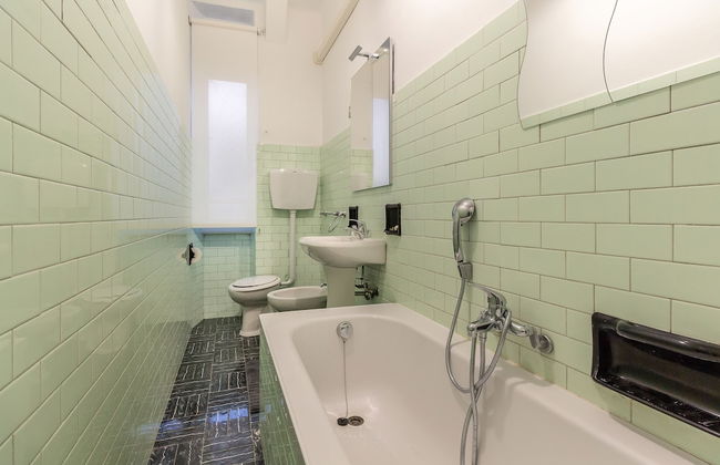 Bright 1 Bedroom near MM1 - Photo 15