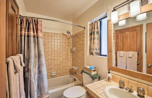 Spacious Lake Arrowhead Home with 2 Decks and Views - Foto 14