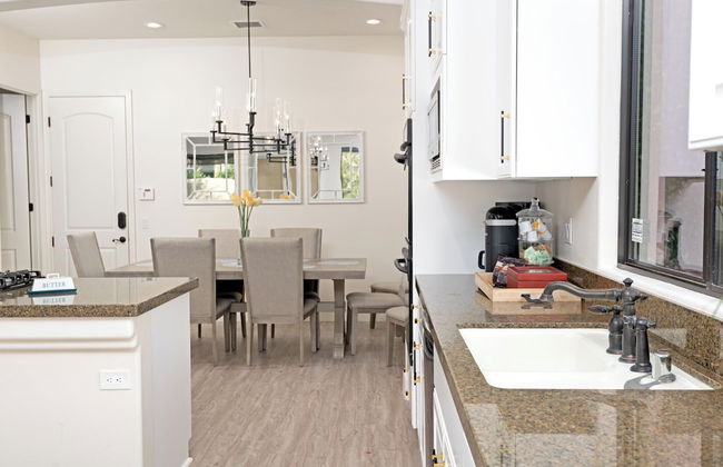 Luxury Resort Style Living w/ Pool & Jacuzzi - Foto 12