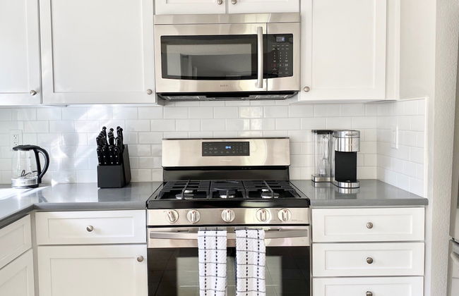 DT Reno - Modern Home Private Patio Workspace - Photo 2