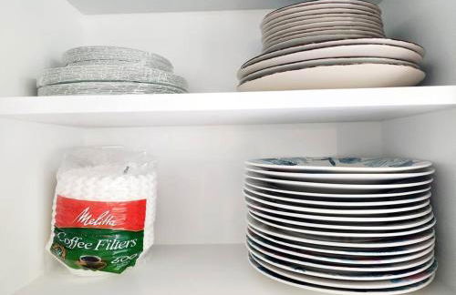 Newly remodeled 5BR 3BA w/pool 16 ppl - Photo 38