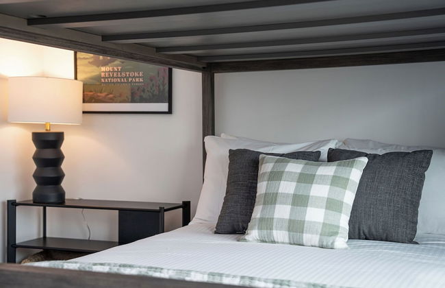 The Monashee House by Revelstoke - Photo 2