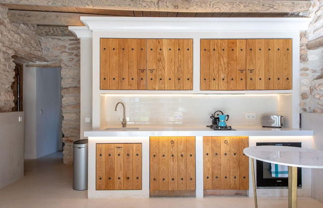 Traditional Villa With Garden - Photo 7