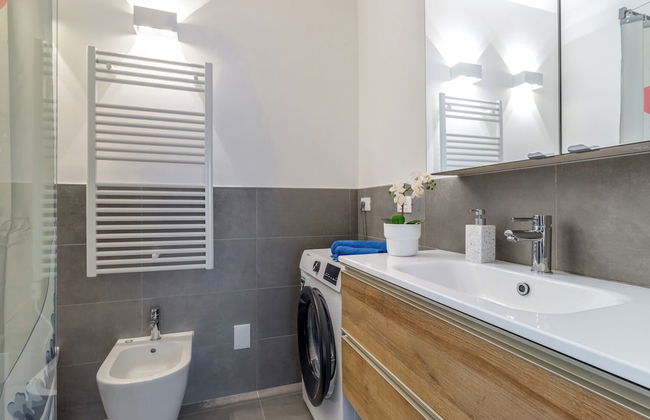 Charming Home - Photo 32