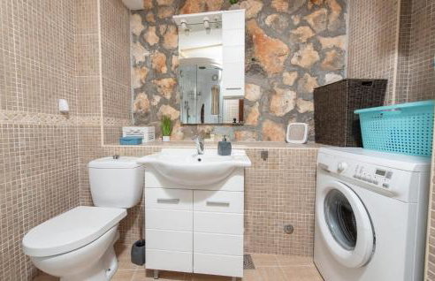 Amazing Home In Najevi With Wifi - Photo 35