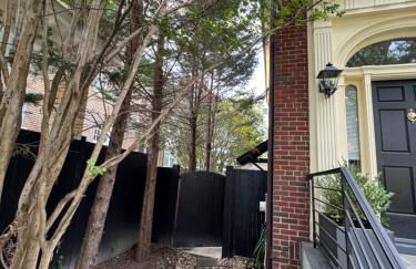 COMFY Basement Home 2 Bdrm1Den 3Queen Beds - Foto 3