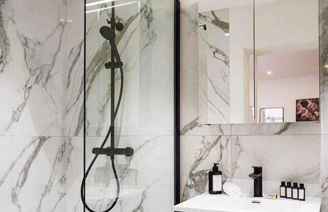 Gorgeous Apartment in old City Centre of Antwerp 1 - Photo 17