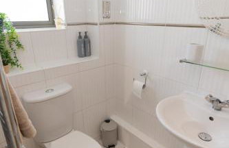 Stylish 2-Bed Apartment, City Centre Gem, 1 min walk to Train Station, Free parking - Foto 22