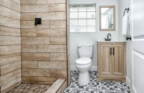 Mins to Beach - Studio Home- Walk to Downtown - Free Parking - Foto 16