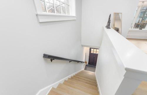 Modern Tudor Style Carriage House - Patio & grill - Foto 17