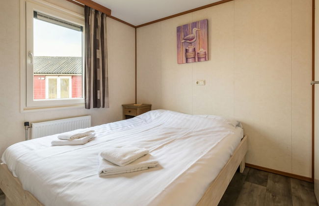 Well Furnished Mobile Home with Microwave near Water - Photo 3