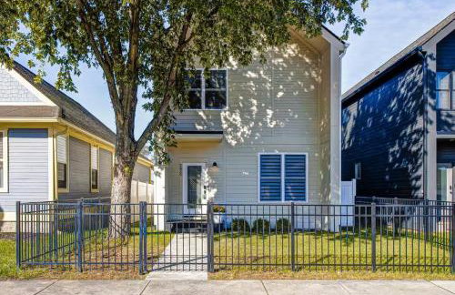 Stylish Getaway with Hot Tub-Near Downtown Indy-Family Friendly - Foto 2