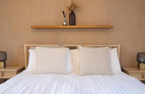 Luxury 6-Bedroom House 5 minutes from Bicester Village Shopping Outlet - Perfect for Business and Family Stays! Private Parking for 4 Cars! - Photo 45