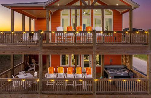 Luxury Beachfront l Private Hot Tub, Pool, & 2 Arcade Games - Foto 9