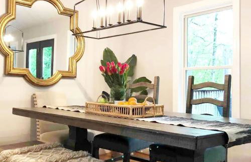 Waterfront Retreat with Spectacular Interior, Jacuzzi and Game Room in NC - Foto 65