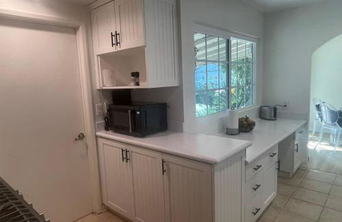 Granada Hills Private Unique Pool Luxury 4BR Family Retreat - Patio, Outdoor Dining, BBQ Grill, & Free Parking - Foto 19