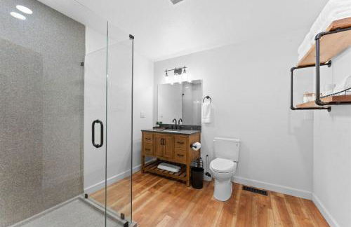 Remodeled Lakefront Cabin, shuffleboard, Starlink - Foto 37