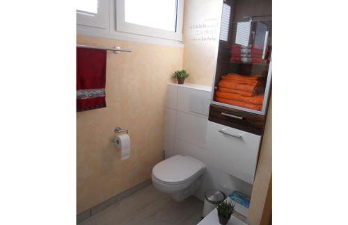 Ferienhaus zum Wohlfühlen in der Eifel, Poolnutzung, Tennis, Minigolf, Seenähe - Photo 3