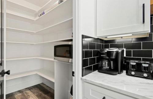 Private Oasis On 2 Acres with Indoor Pool and Theater - Foto 14