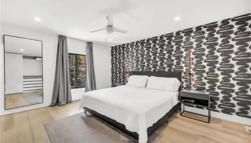 Akron - 4BR Modern Home - Photo 1