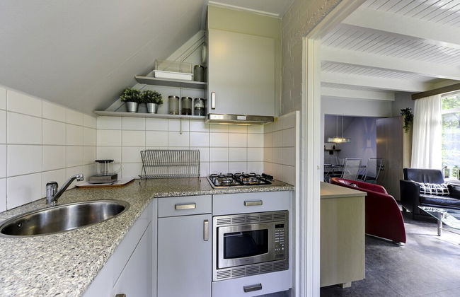 Attractive Holiday Home with Large Garden near Zwolle - Photo 8