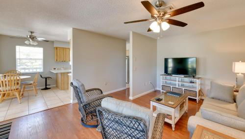 Coastal Oasis with Shared Pool, 2 Mi to Beach! - Foto 4