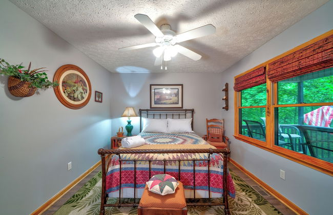 2 Bedroom Home in Ellijay! Private Hot Tub and Sunset Views - Foto 2