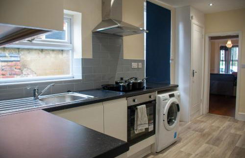 Royale Green View House- free parking, Wifi, Perfect for Contractors and Holiday - Photo 21