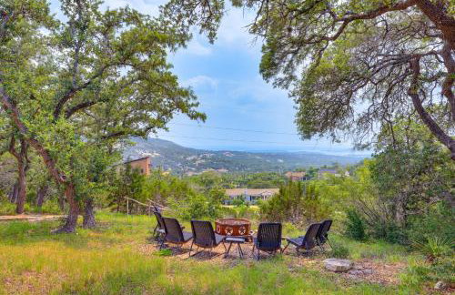 Modern Fischer House with Deck, Fire Pit and Hot Tub! - Foto 33