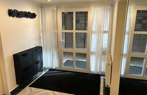 Ferienhaus mit Privatparkplatz, Terrasse und Stadtnähe - Foto 15