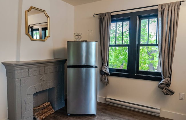 Historical Building 1br 1ba Walk To Roger's Place - Photo 16