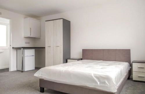 City breaks Corby Double ensuites with tv - Photo 1